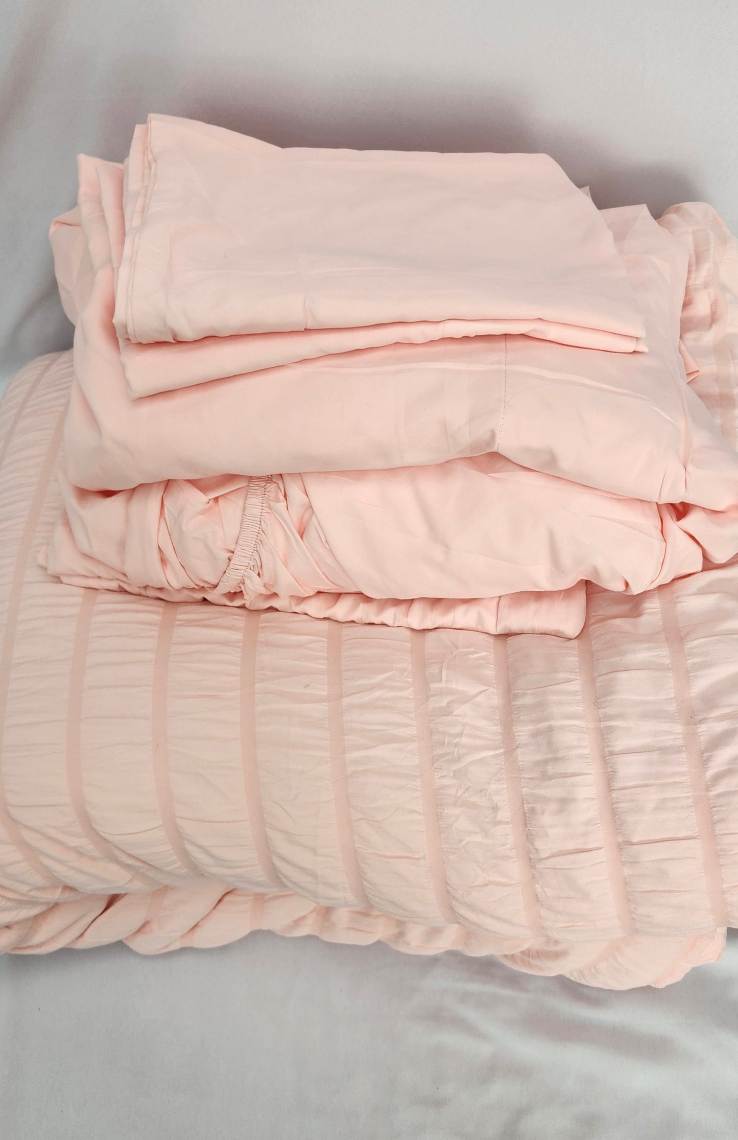 Queen Size Pink SeerSucker Comforter Set