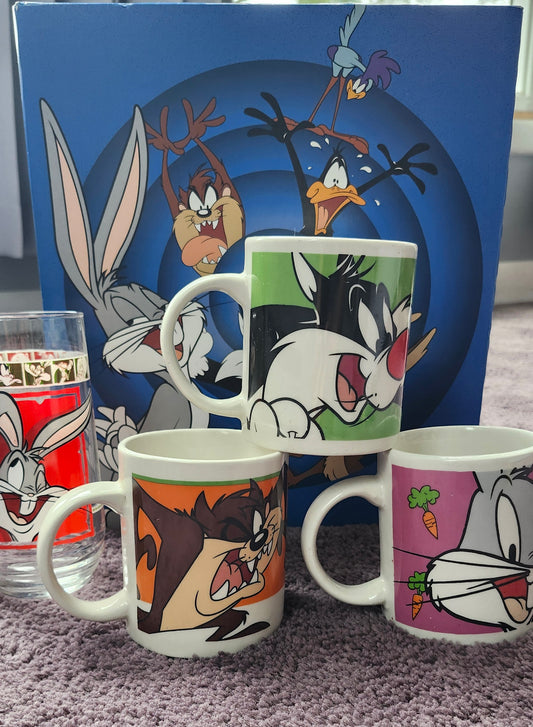 Looney Tunes Glassware, Mug and Unused Greeting Card Lot