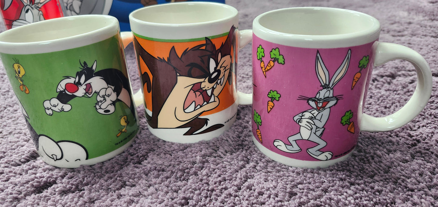 Looney Tunes Glassware, Mug and Unused Greeting Card Lot